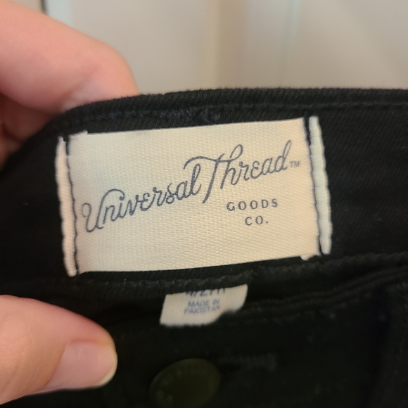 Universal Threads Women's High-Rise Midi Jean Shorts Black Size 4 Casual Capsule - Picture 12 of 15